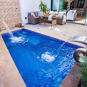 https://casa-evelyn-piscina-climatizada.in-canary-islands.com